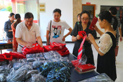 快樂研學(xué)、增長(zhǎng)知識(shí)，立志報(bào)國(guó)！